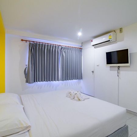 Blue Moon Hotel HHQ Buitenkant foto