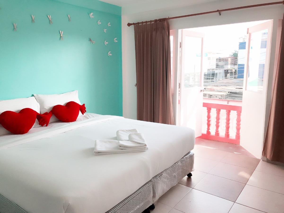 Blue Moon Hotel HHQ Buitenkant foto