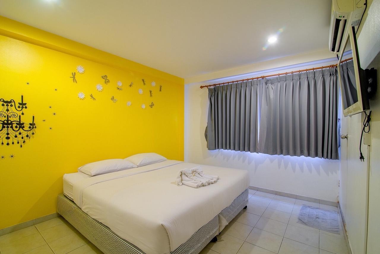 Blue Moon Hotel HHQ Buitenkant foto