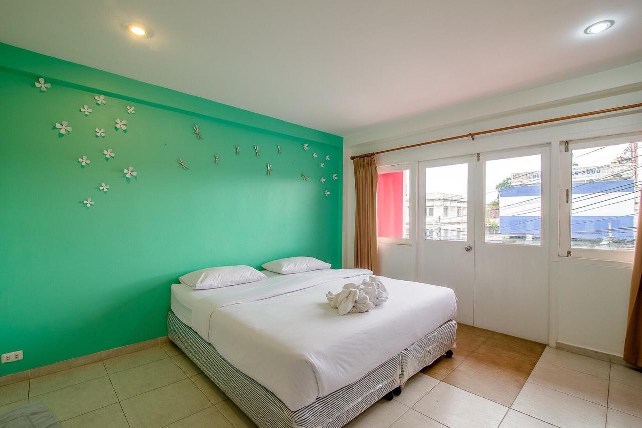 Blue Moon Hotel HHQ Buitenkant foto