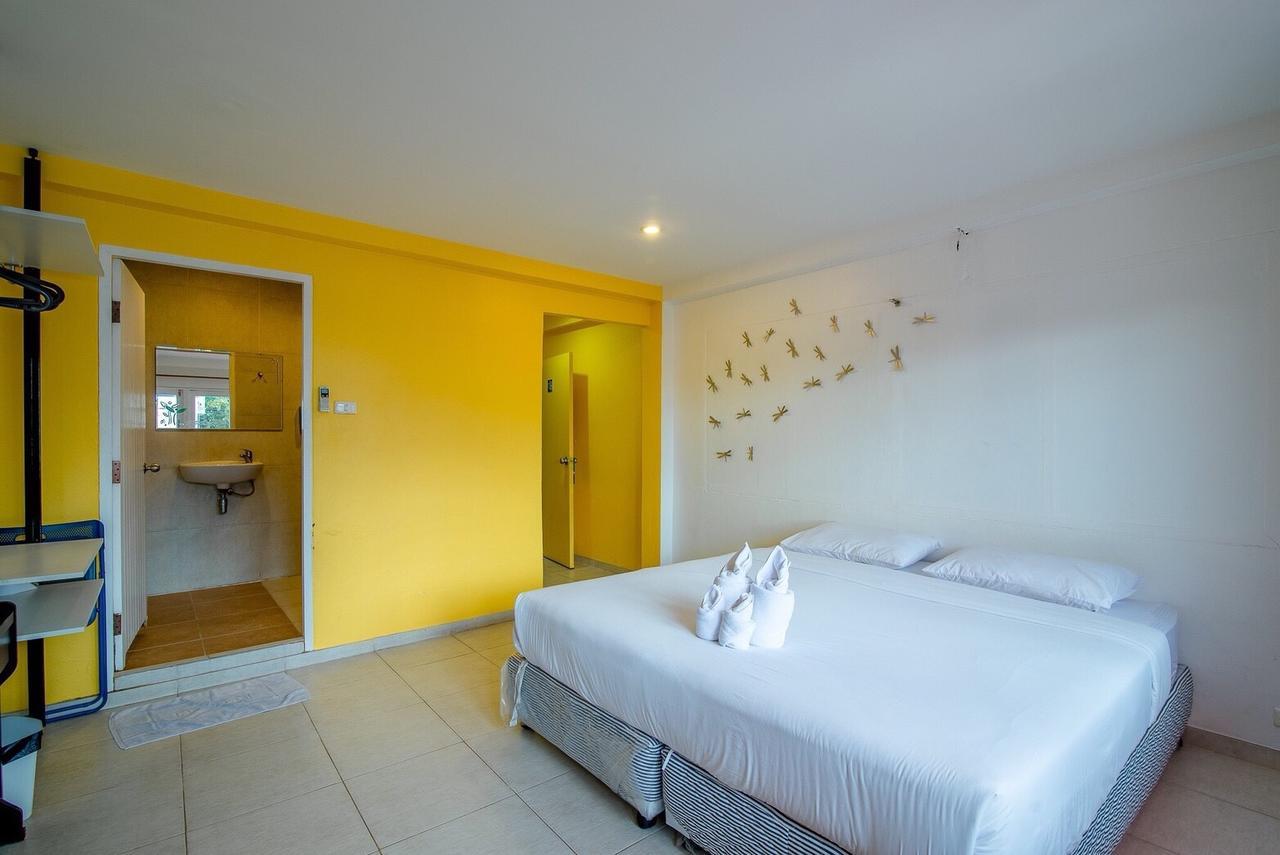 Blue Moon Hotel HHQ Buitenkant foto