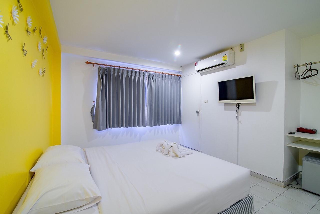 Blue Moon Hotel HHQ Buitenkant foto