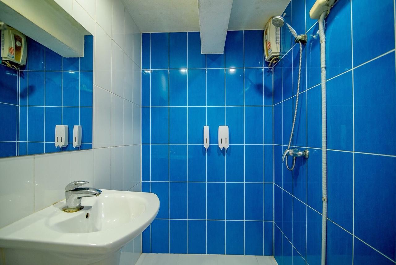 Blue Moon Hotel HHQ Buitenkant foto